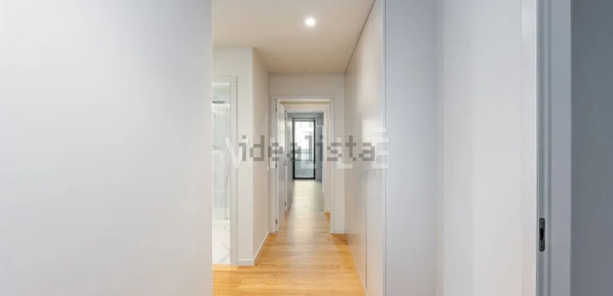 Apartamento T4 à venda na Alameda Jardins da Arrábida, 1145 em Porto