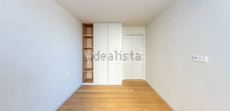Apartamento T4 à venda na Alameda Jardins da Arrábida, 1145 em Porto