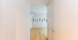 Apartamento T4 à venda na Alameda Jardins da Arrábida, 1145 em Porto