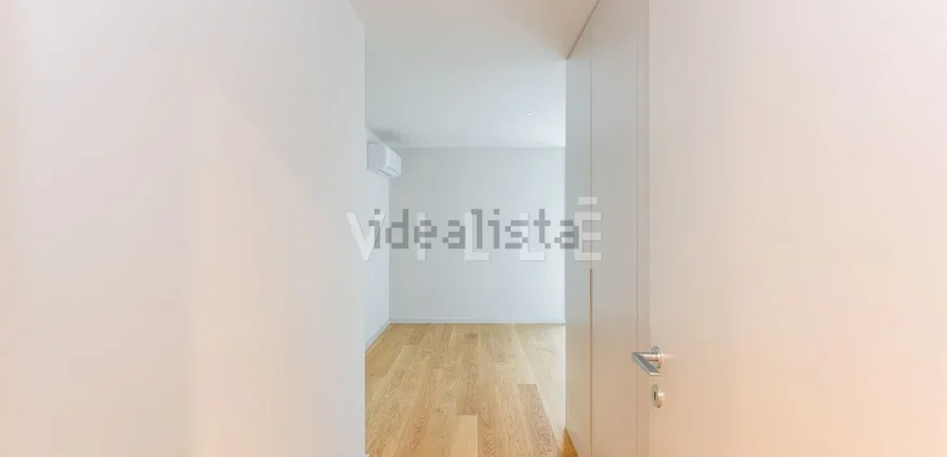 Apartamento T4 à venda na Alameda Jardins da Arrábida, 1145 em Porto