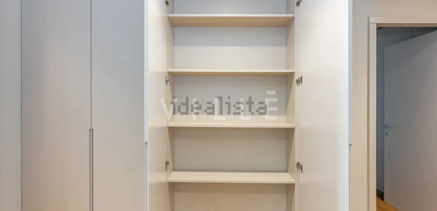Apartamento T4 à venda na Alameda Jardins da Arrábida, 1145 em Porto