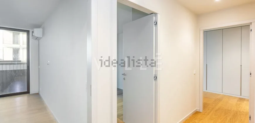 Apartamento T4 à venda na Alameda Jardins da Arrábida, 1145 em Porto