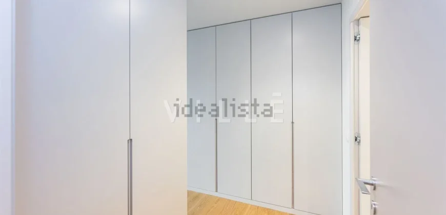 Apartamento T4 à venda na Alameda Jardins da Arrábida, 1145 em Porto