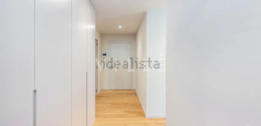 Apartamento T4 à venda na Alameda Jardins da Arrábida, 1145 em Porto