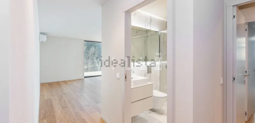 Apartamento T4 à venda na Alameda Jardins da Arrábida, 1145 em Porto