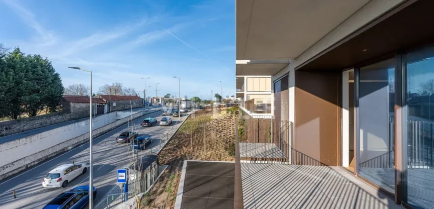 Apartamento T4 à venda na Alameda Jardins da Arrábida, 1145 em Porto
