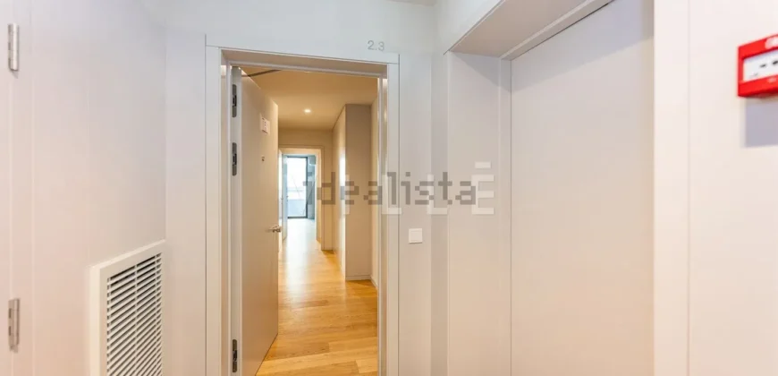 Apartamento T4 à venda na Alameda Jardins da Arrábida, 1145 em Porto