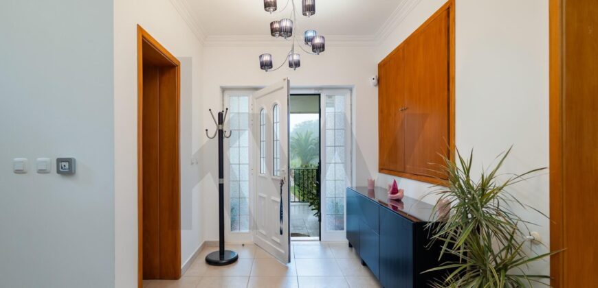 Moradia Exclusiva Com Piscina, Jardim e Vista Deslumbrante – São Miguel De Alcainça