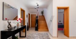 Moradia Exclusiva Com Piscina, Jardim e Vista Deslumbrante – São Miguel De Alcainça