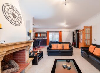 Moradia Exclusiva Com Piscina, Jardim e Vista Deslumbrante – São Miguel De Alcainça