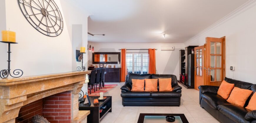 Moradia Exclusiva Com Piscina, Jardim e Vista Deslumbrante – São Miguel De Alcainça