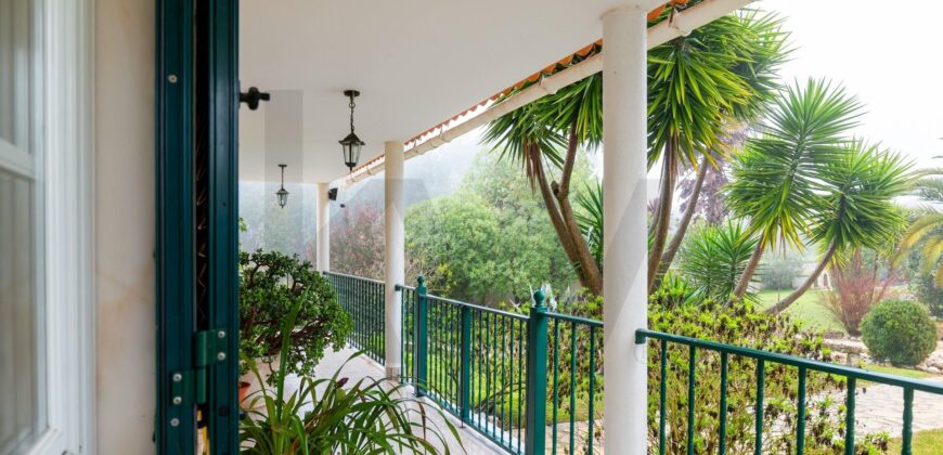 Moradia Exclusiva Com Piscina, Jardim e Vista Deslumbrante – São Miguel De Alcainça
