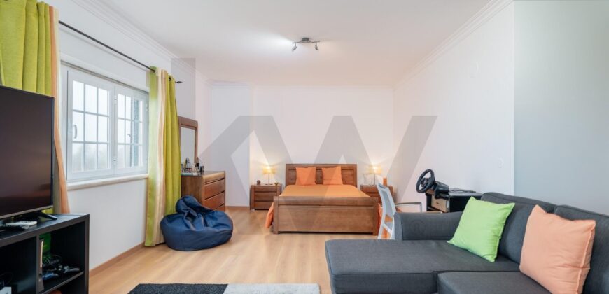Moradia Exclusiva Com Piscina, Jardim e Vista Deslumbrante – São Miguel De Alcainça