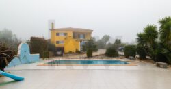 Moradia Exclusiva Com Piscina, Jardim e Vista Deslumbrante – São Miguel De Alcainça