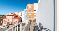 Moradia T8 Renovada no Centro do Carregado com Jardim e 3 Utilizações Independentes