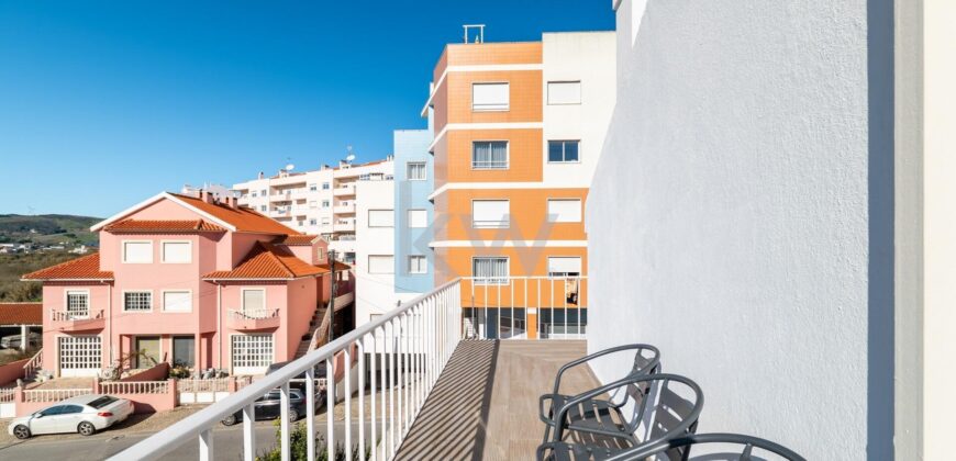 Moradia T8 Renovada no Centro do Carregado com Jardim e 3 Utilizações Independentes