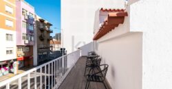 Moradia T8 Renovada no Centro do Carregado com Jardim e 3 Utilizações Independentes