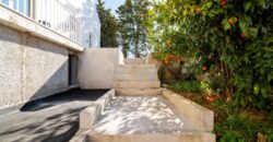 Moradia T8 Renovada no Centro do Carregado com Jardim e 3 Utilizações Independentes