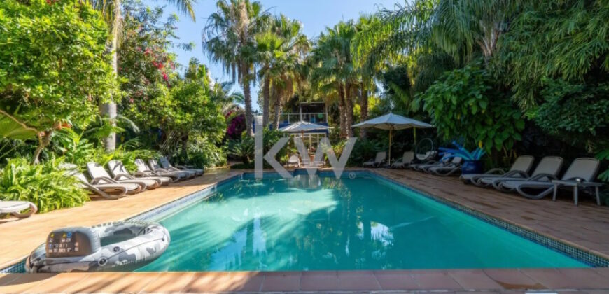 Majestoso Hotel com Jardim Tropical