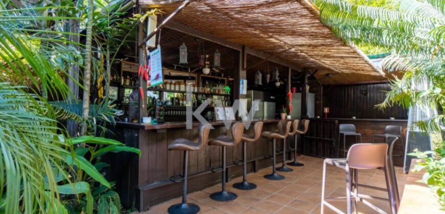 Majestoso Hotel com Jardim Tropical