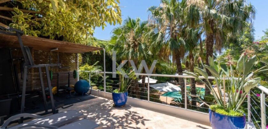 Majestoso Hotel com Jardim Tropical