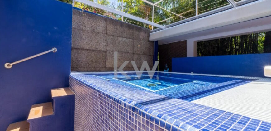 Majestoso Hotel com Jardim Tropical