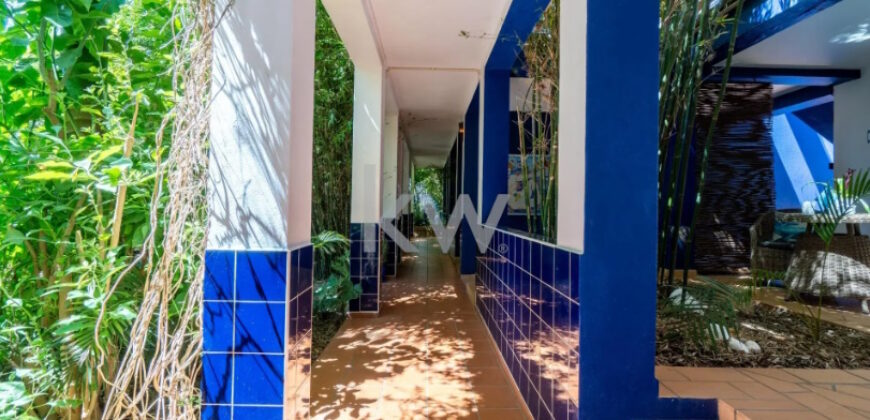 Majestoso Hotel com Jardim Tropical