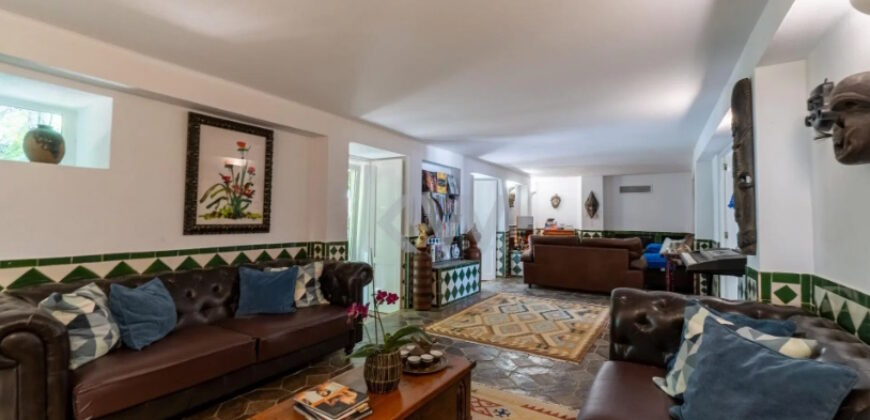 Majestoso Hotel com Jardim Tropical