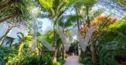 Majestoso Hotel com Jardim Tropical