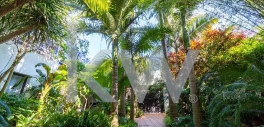 Majestoso Hotel com Jardim Tropical